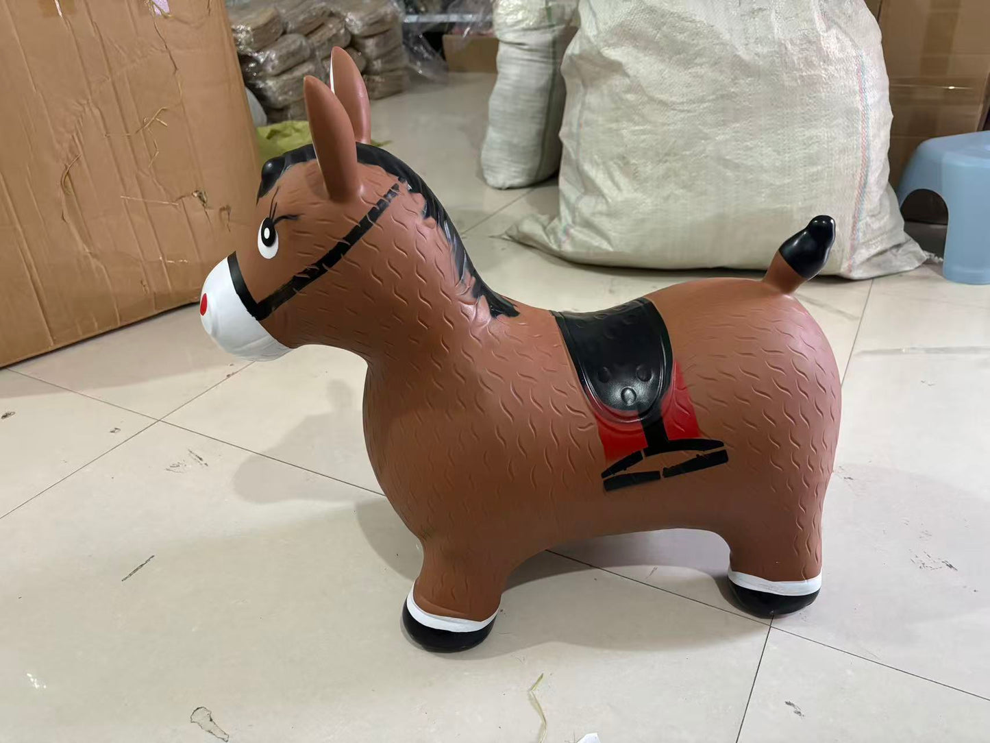 Caballo Inflable Marrón para Saltar – Juguete de Goma para Montar, Animal Saltarín para Niños