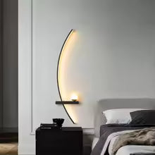 Lámpara de Pared LED Europea Negra y Dorada | Iluminación Decorativa Interior | Estilo Elegante y Moderno